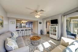 1st-floor condo with beach access, patio, & outdoor pool - snowbirds welcome - Image 4