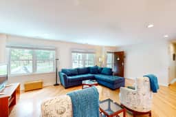 Comfortable dog-friendly home next door to rec center - blocks from beach access - Image 5
