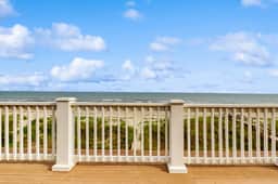 Gorgeous beachfront home with stunning ocean views - walk into town - Image 3