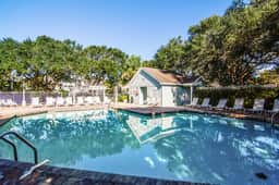 Beautifully decorated cottage steps from the beach with pool & open layout - Image 2