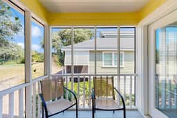 Beautifully decorated cottage steps from the beach with pool & open layout - Image 4