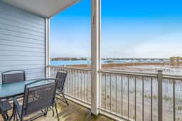 Townhouse with marsh & river views - access to crabbing dock & pool - Image 2