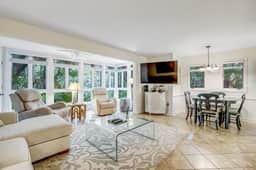Charming condo with private beach access, on-site golf, high-speed WiFi & AC - Image 2