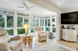 Charming condo with private beach access, on-site golf, high-speed WiFi & AC - Image 4