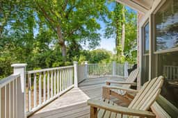 Casual cottage w/screened porch & shared pool - walk to the beach - Image 3