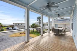 Beautiful ocean view home w/ free WiFi is just across the street from the beach - Image 2