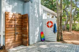 Stunning home, close to beach with large deck, pool & outdoor shower - Image 3