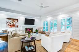 Stunning home, close to beach with large deck, pool & outdoor shower - Image 4