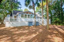 Stunning home, close to beach with large deck, pool & outdoor shower - Image 5