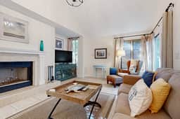 Gorgeous condo w/ shared tennis court & nearby playground - Image 3