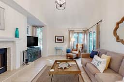 Gorgeous condo w/ shared tennis court & nearby playground - Image 5