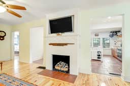 One Block to the Beach Cute Home w/ Deck, Garden Patio, Central AC & WiFi - Image 5