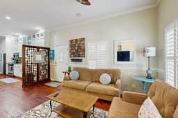 North Central, 30-Day Rental Home w/Double Porches, Garden Patio, and Free WiFi - Image 5