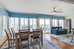 Recently updated Dog-friendly oceanfront home, lots of deck space & game room - Image 4