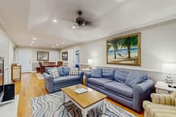 Spacious cottage with pool, tennis courts, gym facility & more - Image 5