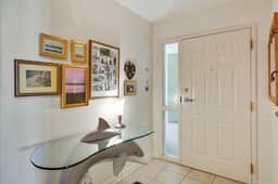 Oceanfront, fourth-floor villa with balcony, amazing view & 2 shared pools - Image 2