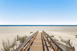 Oceanfront condo on the beach with shared pool, hot tub, & gorgeous decor - Image 5