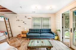 Coastal dog-friendly retreat near the beach with yard access and WiFi - Image 4