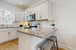1BR loft in Pet Friendly Resort w/ pool, hot tub & parks - Image 4