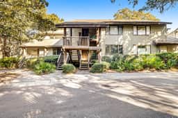Five minute walk to beautiful beaches, golf course views, pet friendly - Image 5