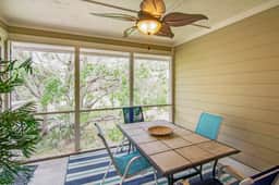 Renovated townhome next to golf course w/ community pool access- close to beach - Image 2