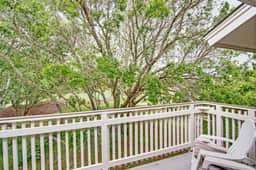 Renovated townhome next to golf course w/ community pool access- close to beach - Image 4