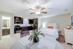 Charming studio with 3 pools, kitchenette & AC - Image 5