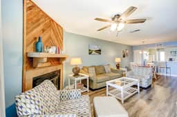 2-story riverfront condo with 2 balconies, outdoor pool, grills, river views, AC - Image 4