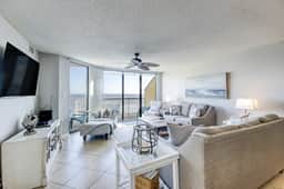Oceanfront villa with incredible views, balcony & 2 community pools - Image 3