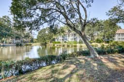 Waterfront Family Retreat with Pond Views - Close to Tennis and Golf - Dogs Welcome - Image 4