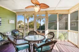 Townhouse-style villa with screened porch & pool access - short walk to beach - Image 4