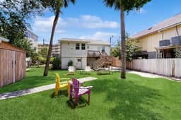 Cozy ground-floor home with AC - walkable to beach, shops & restaurants - Image 4