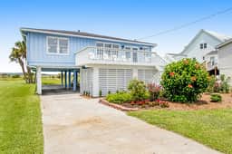 Home with Free WiFi, a Full Kitchen, Five Decks, & Amazing Marsh Views - Image 3