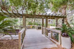 Quaint top floor lagoon view condo w/ community pool access - walk to the beach - Image 3