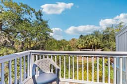 Quaint top floor lagoon view condo w/ community pool access - walk to the beach - Image 2