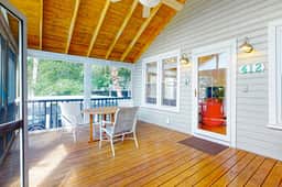 Two-minute walk to the beach - home with screened porch, sundeck, WiFi & W/D - Image 2