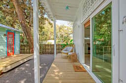Comfy cottage near the beach with central AC, fast WiFi & yard - dog-friendly - Image 4