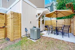 New and Updated Home- Close to charming downtown Charleston - Image 3