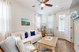 New and Updated Home- Close to charming downtown Charleston - Image 4
