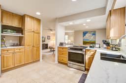 Spacious, dog-friendly home with screened porch, next to the beach path - Image 3