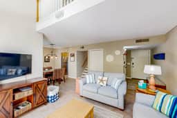 Updated townhome with golf course views, pool, and tennis - Image 4