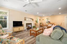 Palmetto-lined home with porches, yard & hammock - walk to beach/town - Image 4