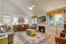 Cottage with natural wooded view - walking distance to beach/ lots of trails - Image 3