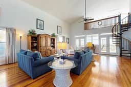 Spacious oceanfront home w/ stunning views, large deck - private access to beach - Image 4