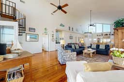 Spacious oceanfront home w/ stunning views, large deck - private access to beach - Image 5