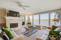 Centrally located to local attractions, close to beach access & marsh views - Image 5