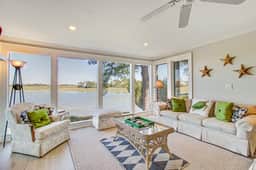 Centrally located to local attractions, close to beach access & marsh views - Image 2