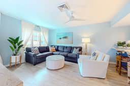 Two-story condo near beach with on-site pool & screened deck - Image 4