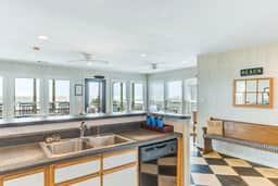 Special oceanfront home w/ stunning ocean views & private beach access - Image 4