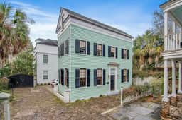 Dog-friendly home with AC, fireplace & W/D - one block to King Street dining - Image 2